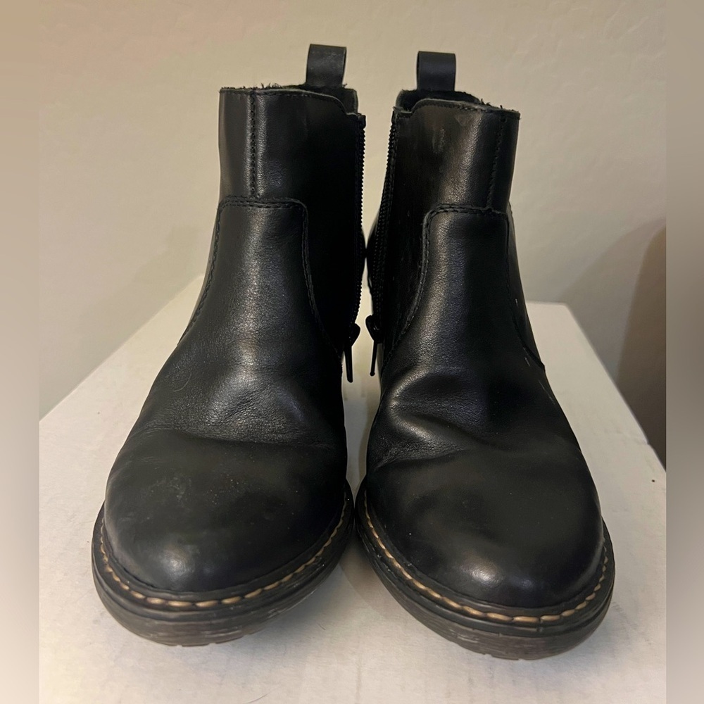 Rieker Black Leather Ankle Boots Lug Sole Comfort Chelsea Boot size 37 / 6 1/2